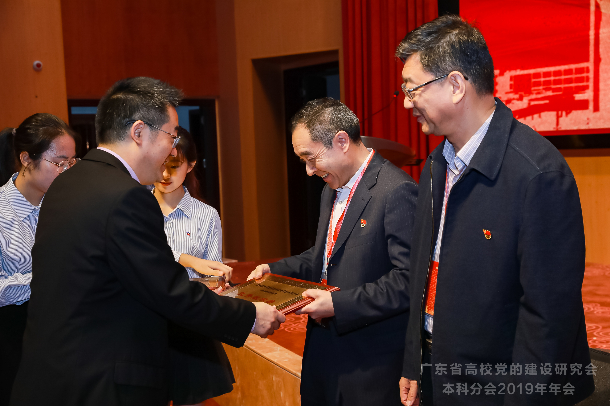 英国上市公司365